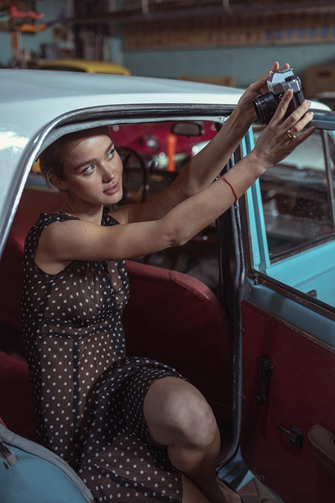 Puantiyeli bir elbise