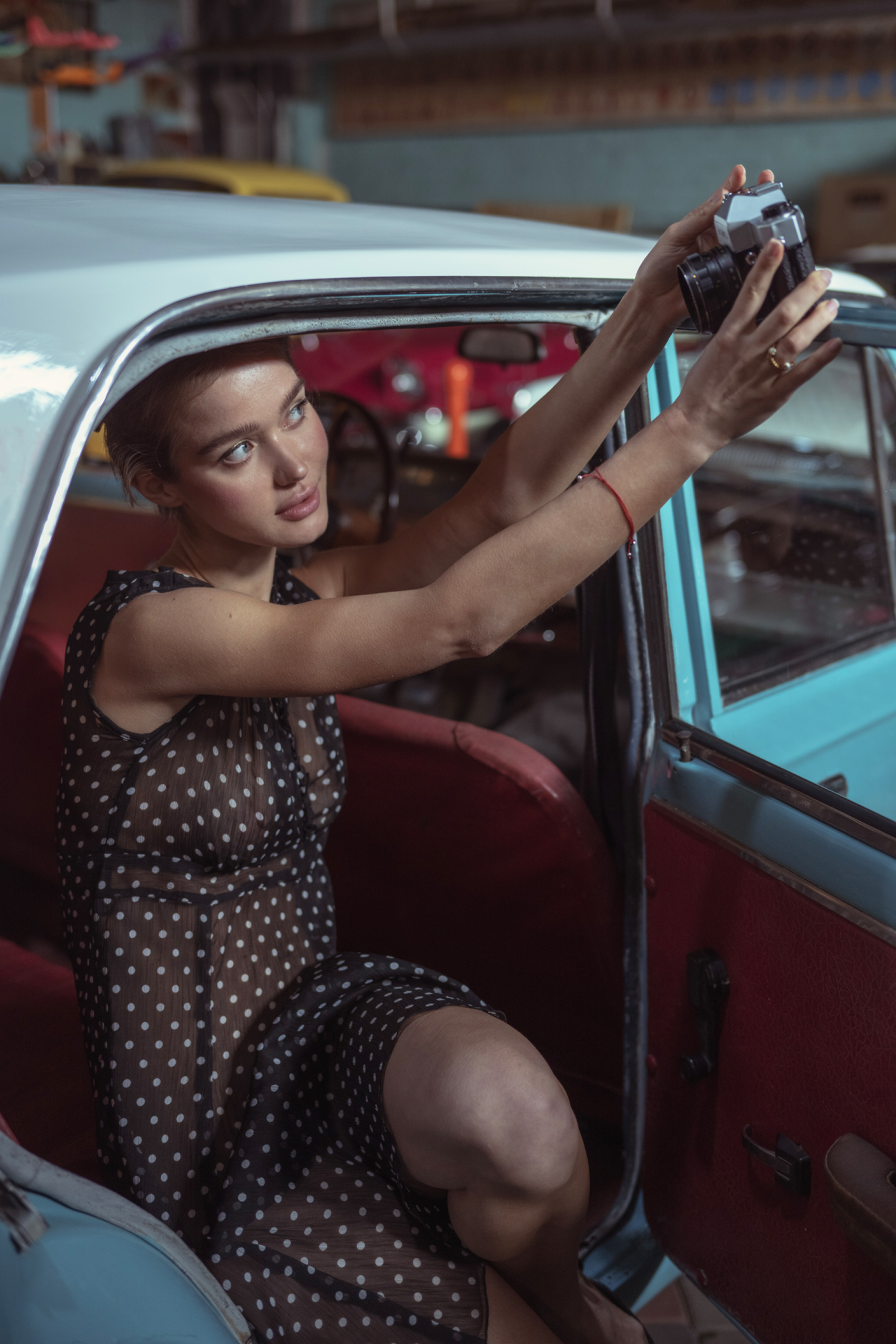 Puantiyeli bir elbise