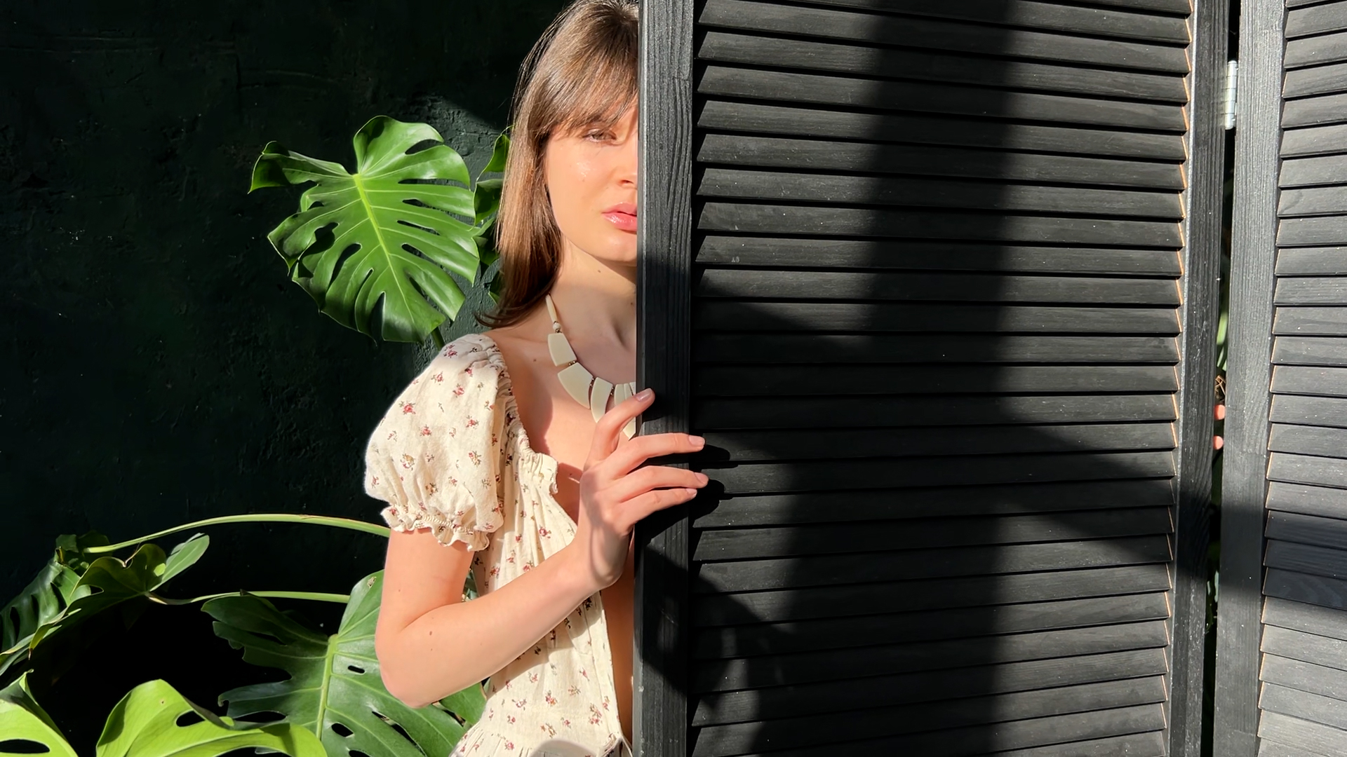 हरियाली के बीच