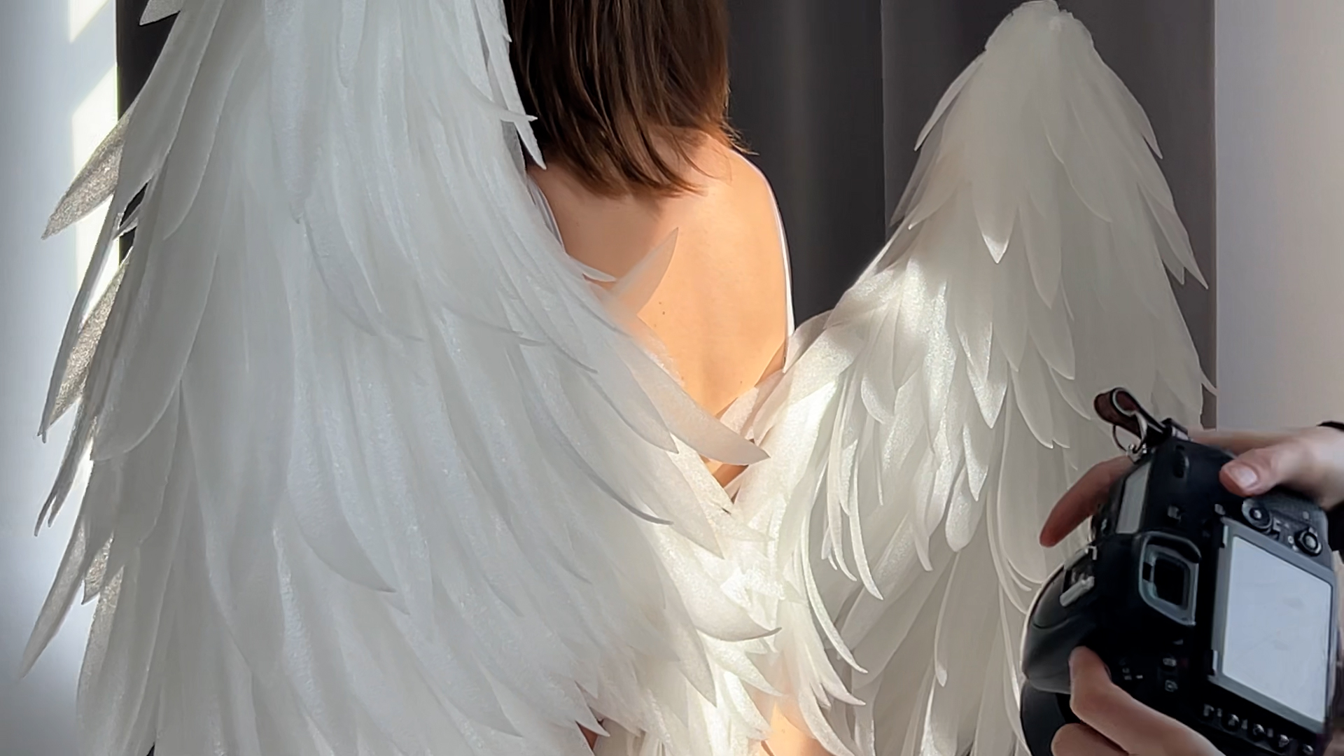 एक मूर्ति की तरह